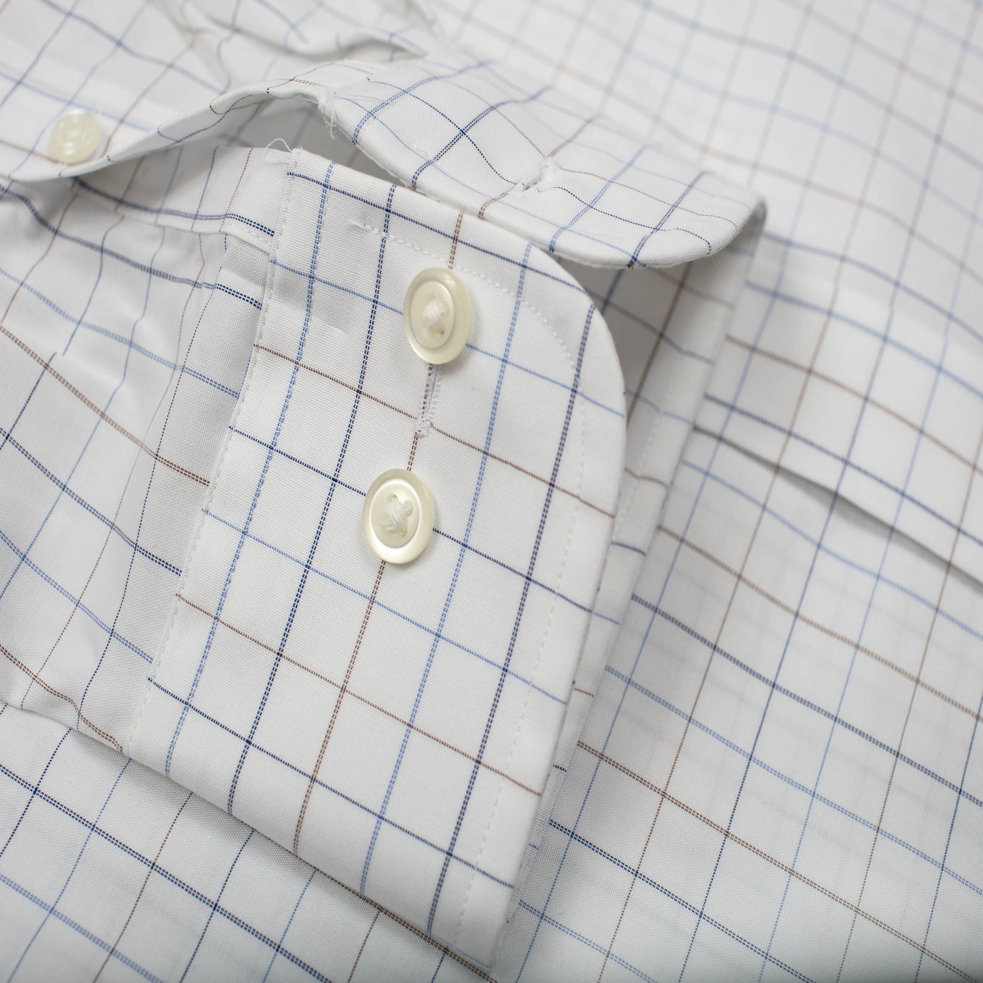 022 SC - White Ground Blue/Tan Check Spread Collar (95/5) Cooper and Stewart 