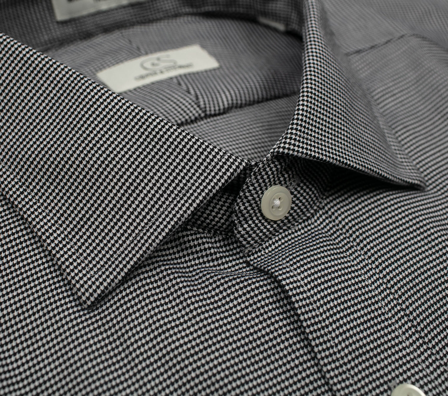 102 SC - Black & White Dobby Houndstooth Spread Collar Cooper and Stewart 