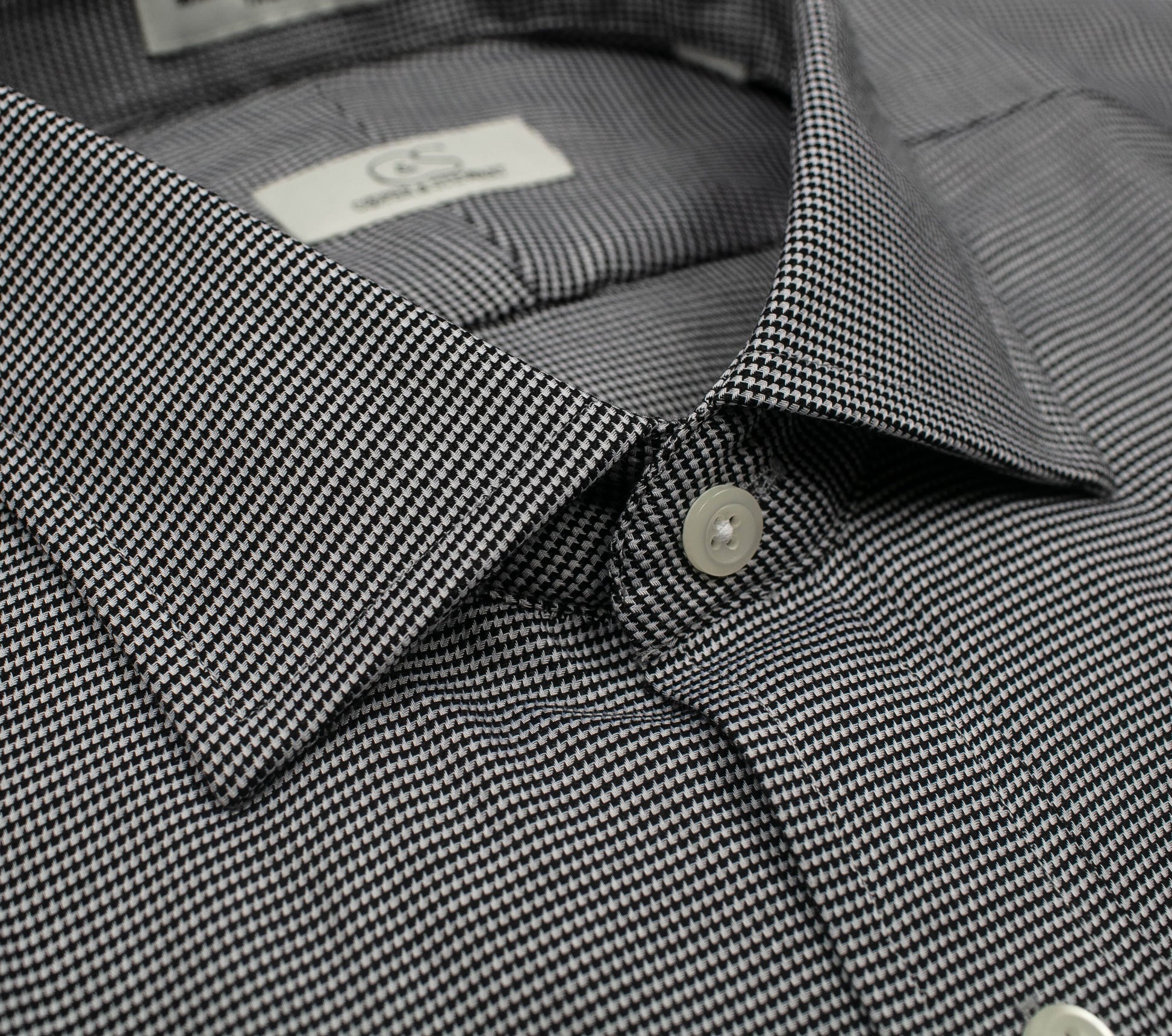 102 SC - Black & White Dobby Houndstooth Spread Collar Cooper and Stewart 