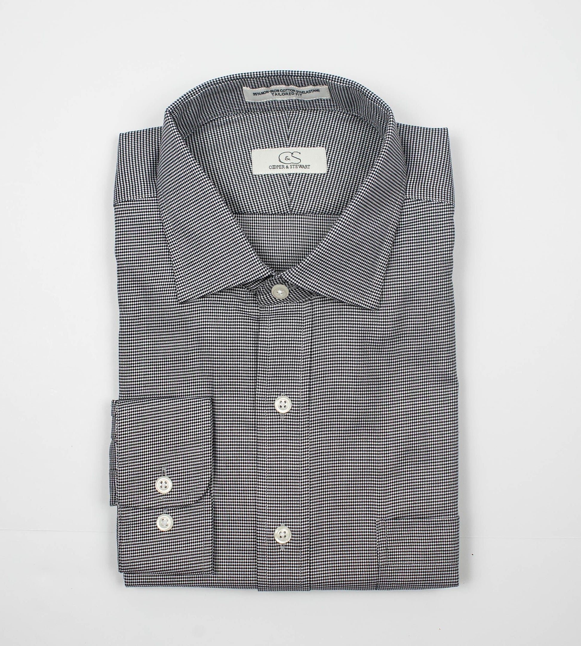 102 TF SC - Black & White Dobby Houndstooth Tailored Fit Spread Collar Cooper and Stewart 